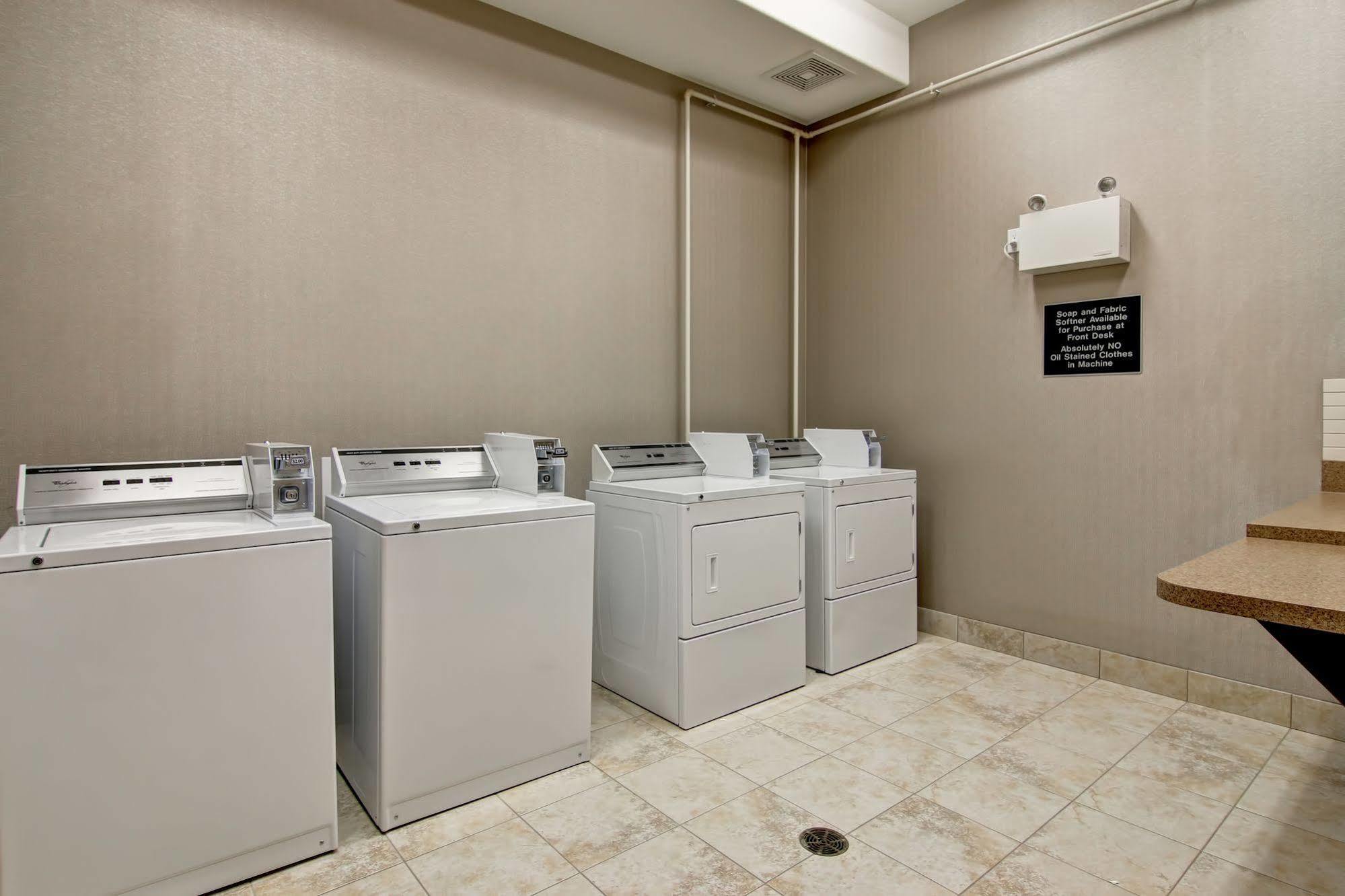 Canalta Hotel Shaunavon Bagian luar foto