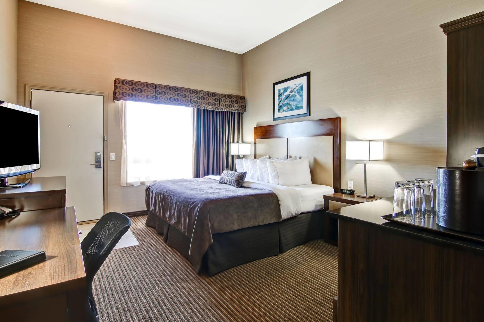 Canalta Hotel Shaunavon Bagian luar foto