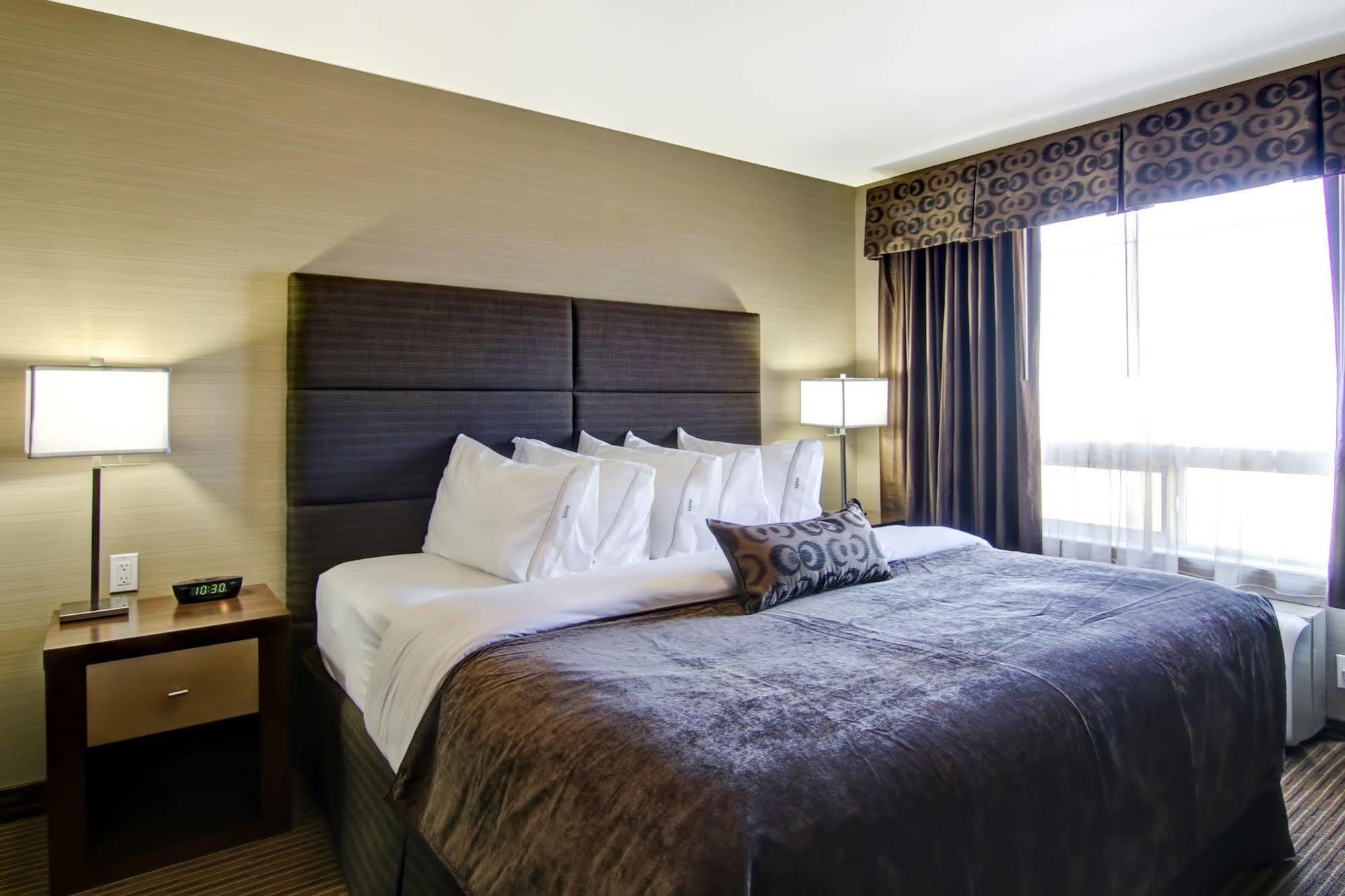 Canalta Hotel Shaunavon Bagian luar foto