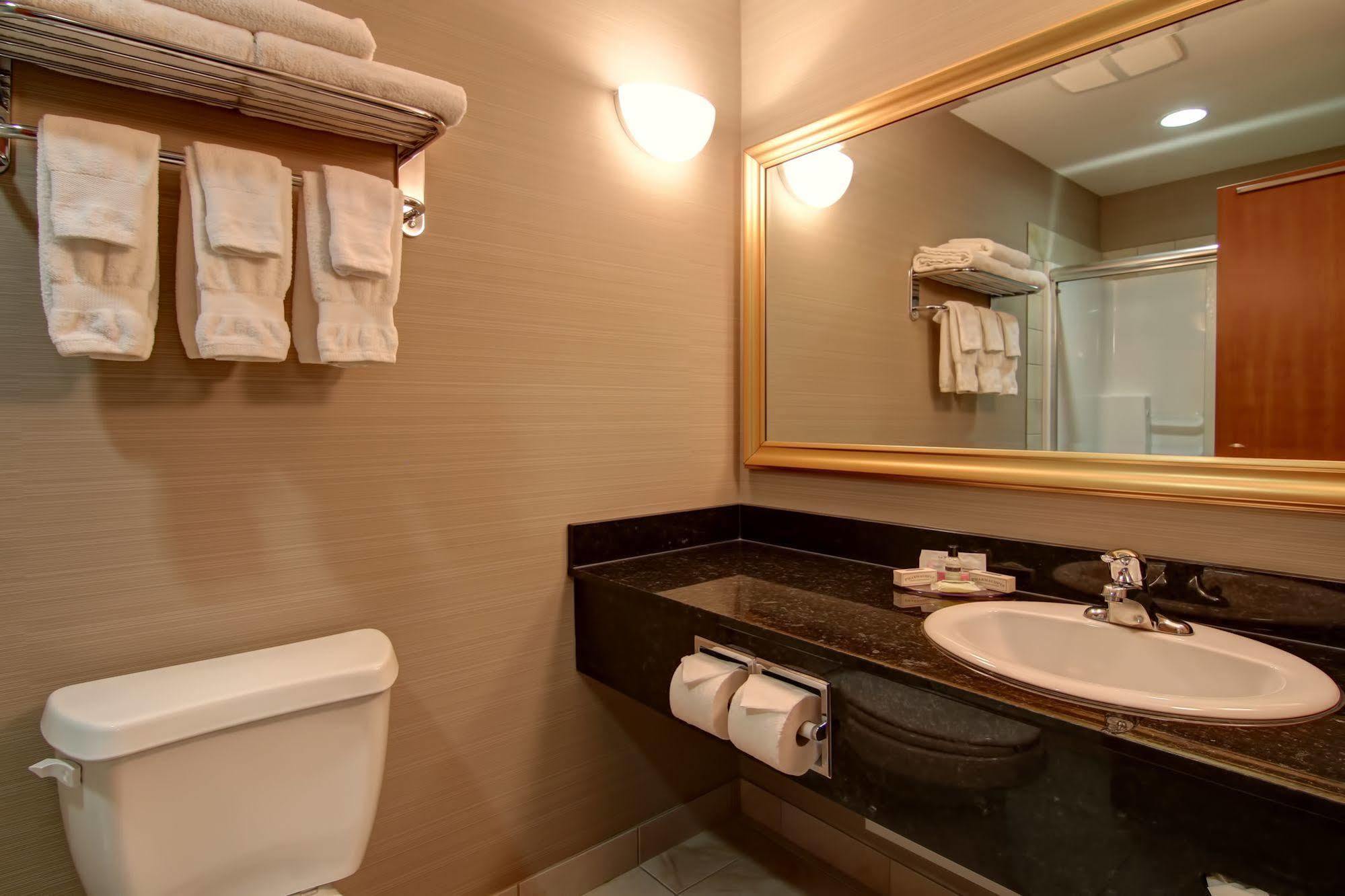 Canalta Hotel Shaunavon Bagian luar foto