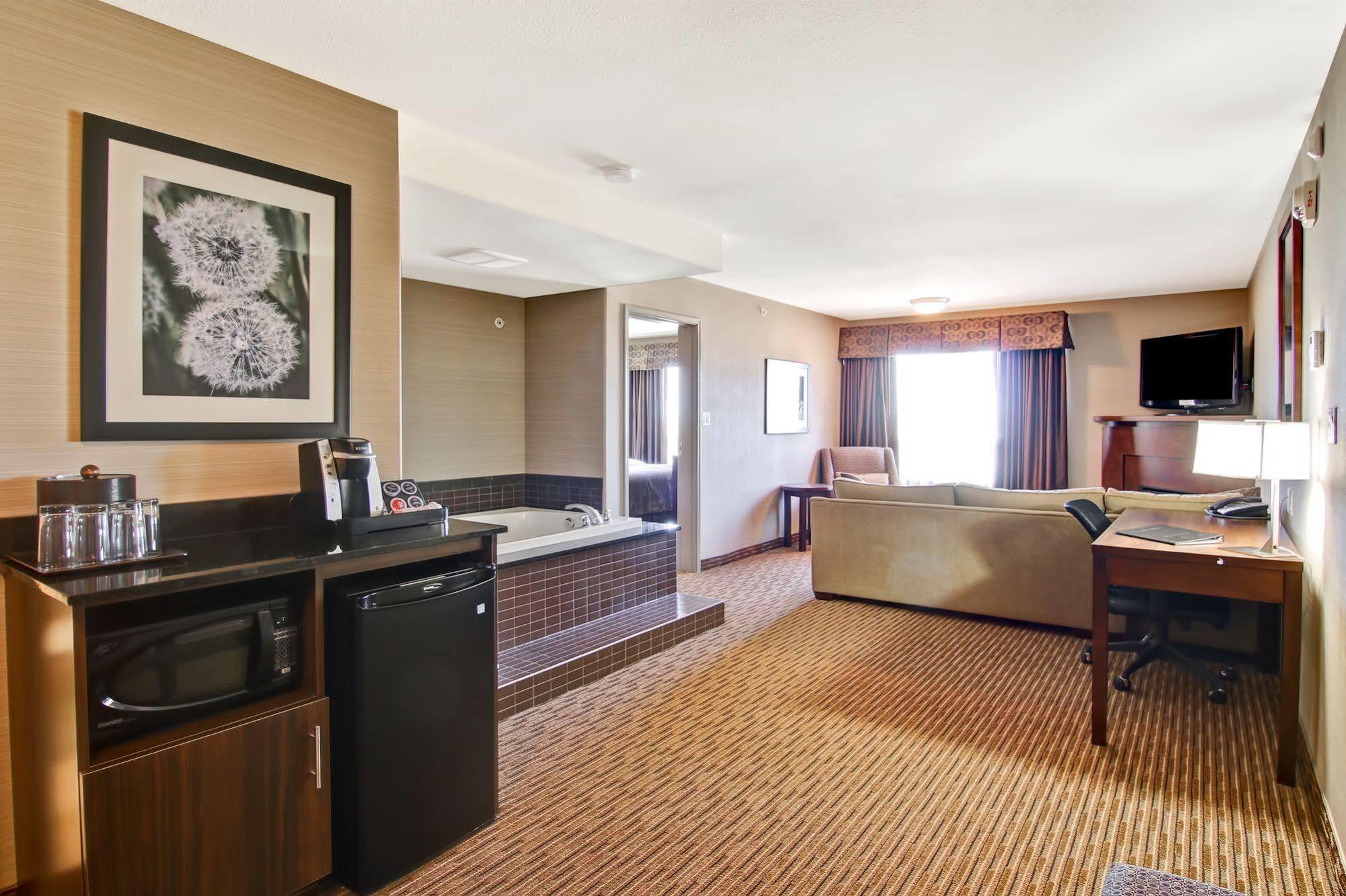 Canalta Hotel Shaunavon Bagian luar foto