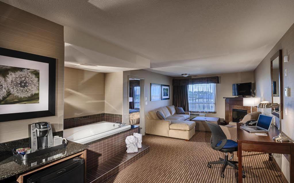 Canalta Hotel Shaunavon Bagian luar foto